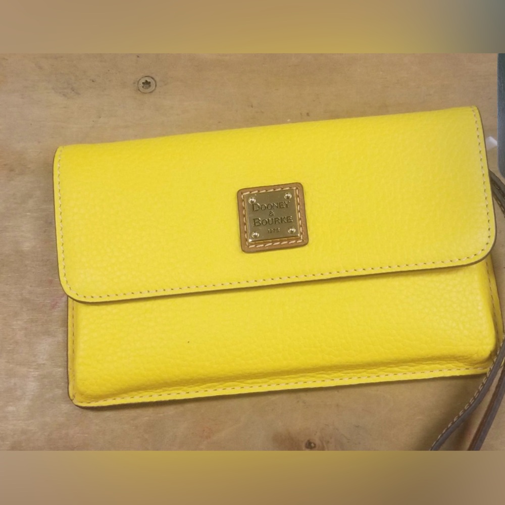 👛100- NEW! NEW! Dooney & Bourke Bright Yellow Pebble Leather Wristlet